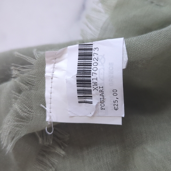 Green light weight scarf - Picture 5 of 5